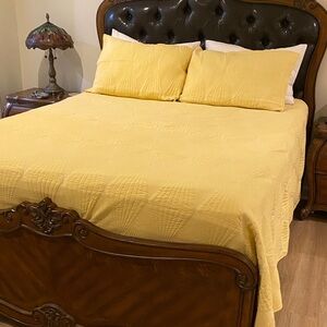 Sunny Yellow Bedspread set